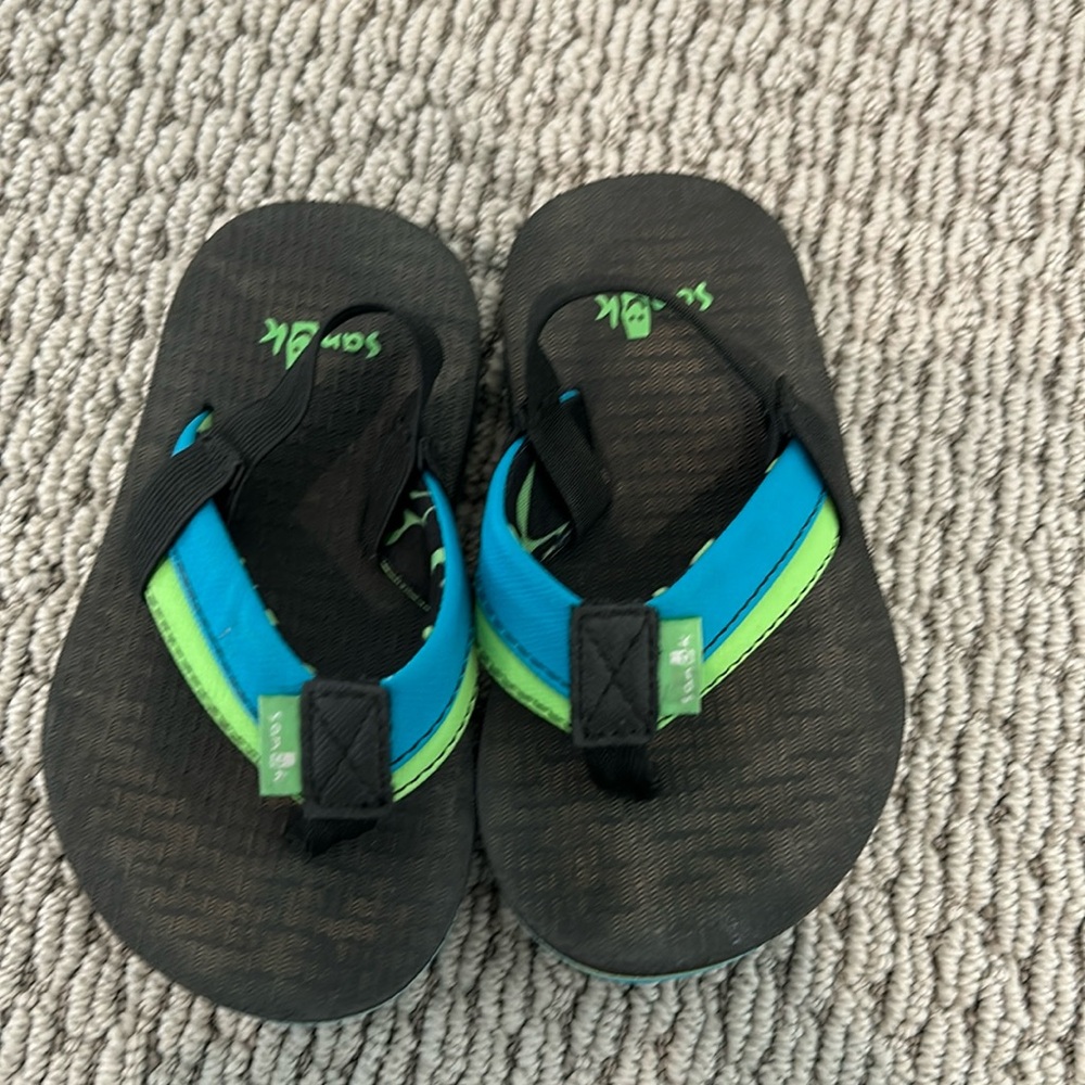 Sanuk toddler flip flops size 7-8